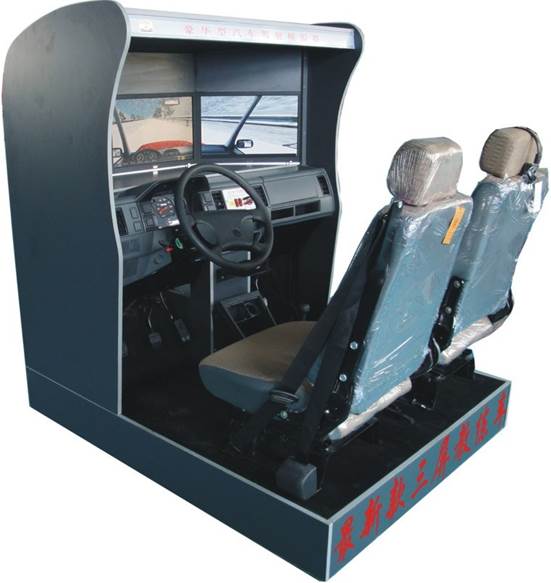 YL-QM13型最新智能型三屏汽车驾驶模拟器